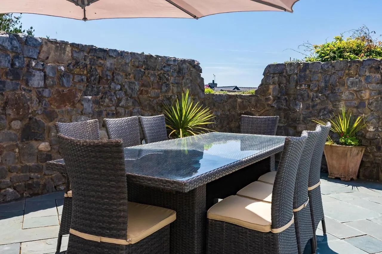 Windy Ridge Cottage - 5 Bedroom Holiday Home - Oxwich Oystermouth 0*,  United Kingdom
